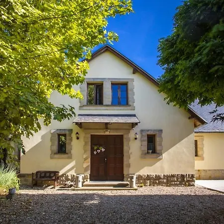 7 Bedroom Secluded Close To Prague * Ржичани