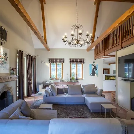 빌라 7 Bedroom Secluded Close To Prague *