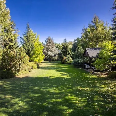 Villa 7 Bedroom Secluded Close To Prague