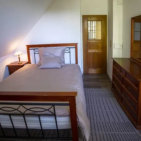 7 Bedroom Secluded Close To Prague 빌라