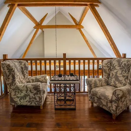 7 Bedroom Secluded Close To Prague Říčany