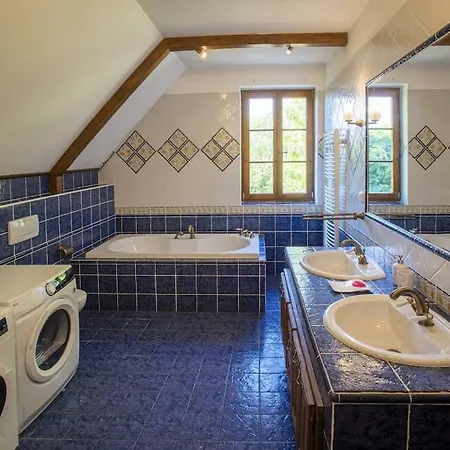 7 Bedroom Secluded Close To Prague 빌라 Říčany