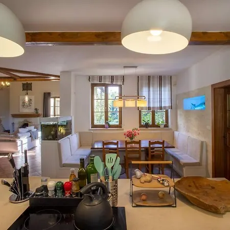 7 Bedroom Secluded Close To Prague * Ricany (Central Bohemian)