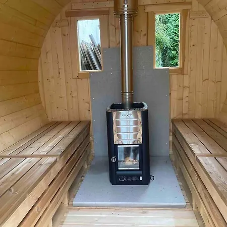 7 Bedroom Secluded Close To Prague *