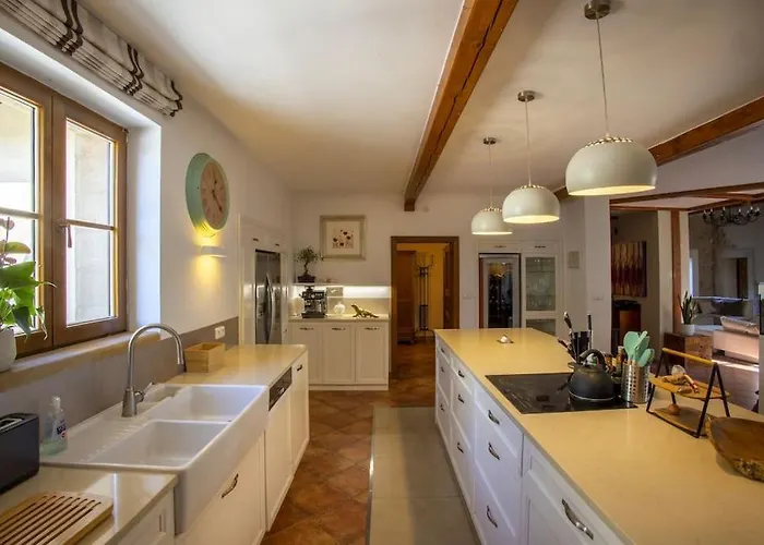 Villa 7 Bedroom Secluded Close To Prague Ricany (Central Bohemian)