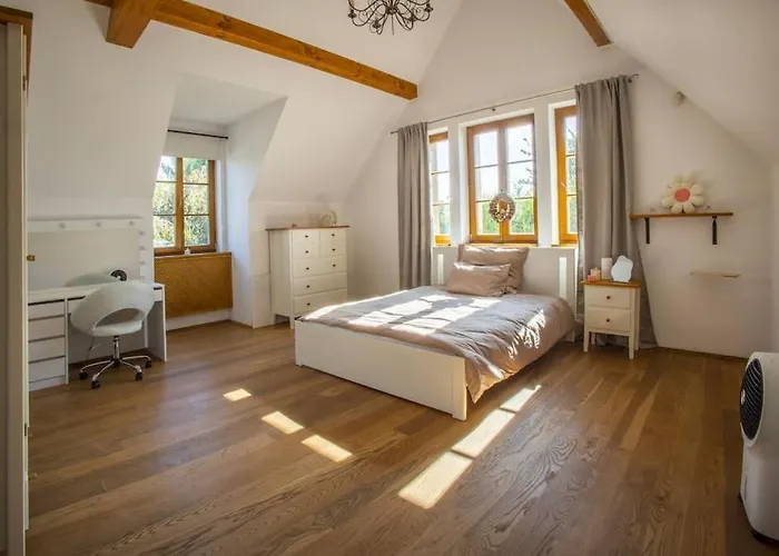 7 Bedroom Secluded Close To Prague Villa *
