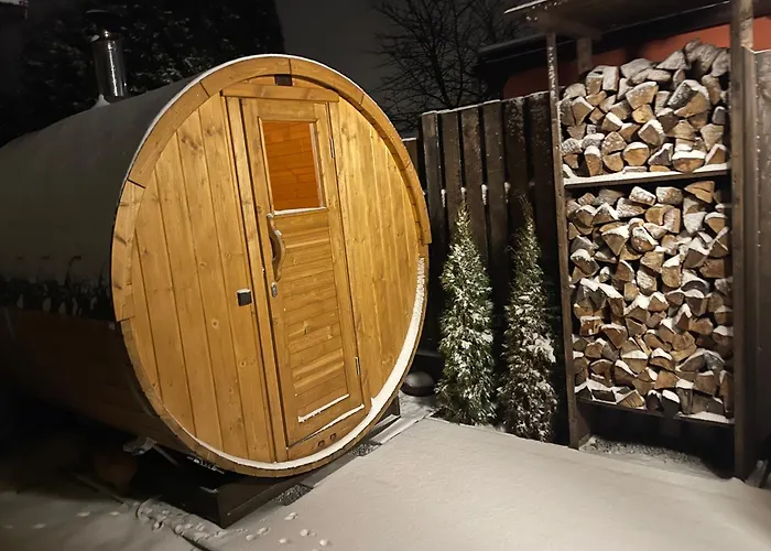 Villa 7 Bedroom Secluded Close To Prague